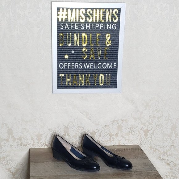 SALVATORE FERRAGAMO RARE DRK BLUE 3D LOGO HEELS - Picture 3 of 9